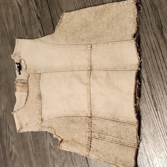 PrettyLittleThing Jackets & Blazers - PRETTY LITTLE THING Women's  Tan Sleeveless Denim TopVest Size 8.